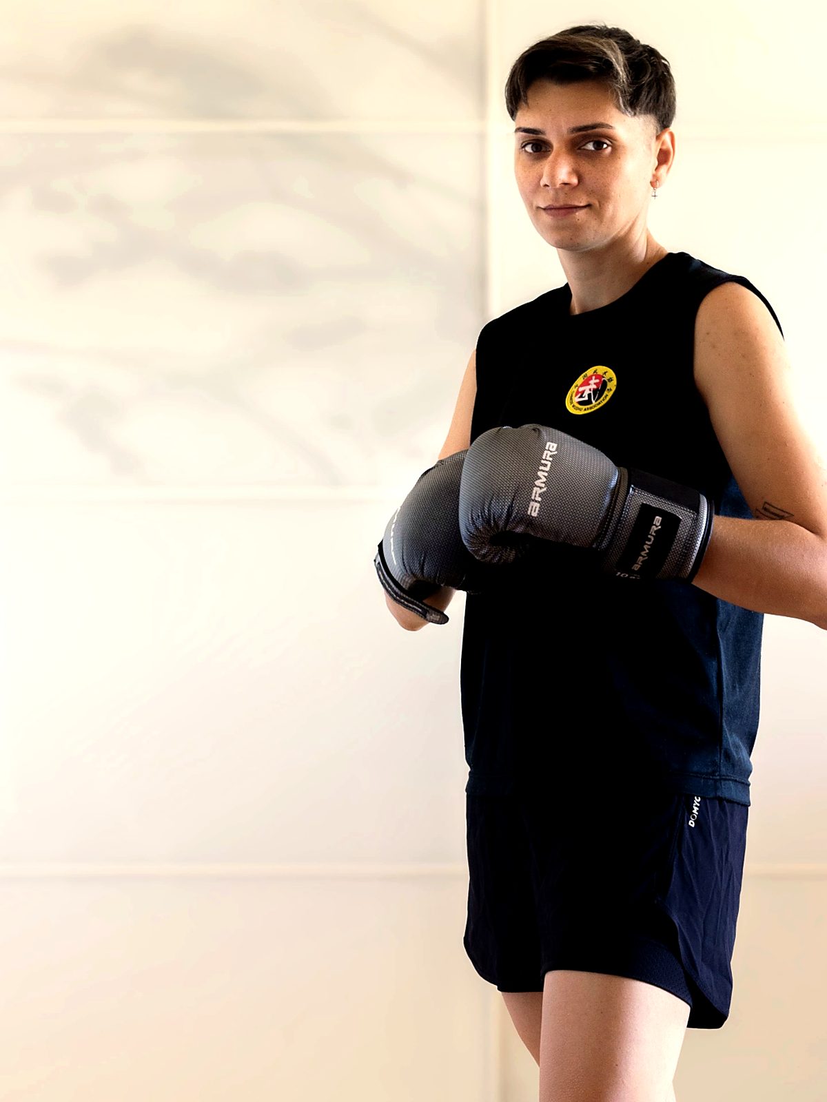 Georgiana Radovicescu, antrenoarea PlayStudio Sisești, cu mănuși de box